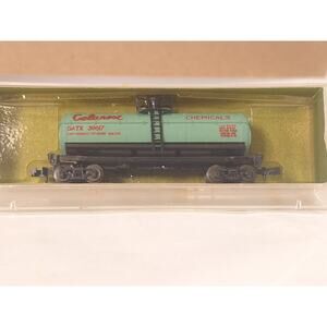 N Scale Aurora Postage Stamp Celanese Chemicals Tank Car 4884/420